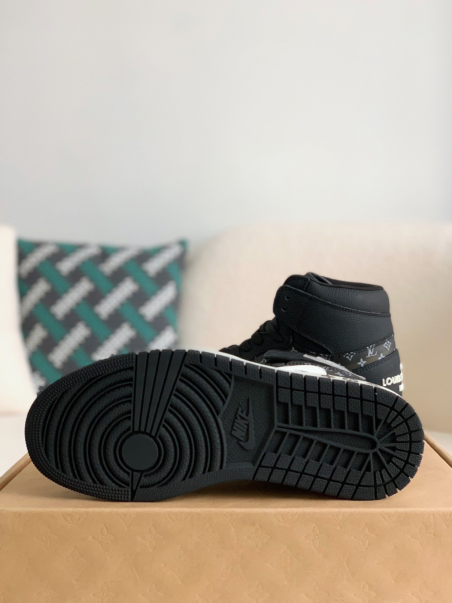 Nike Air Jordan 1 x LV - Triple Black Monogram Edition