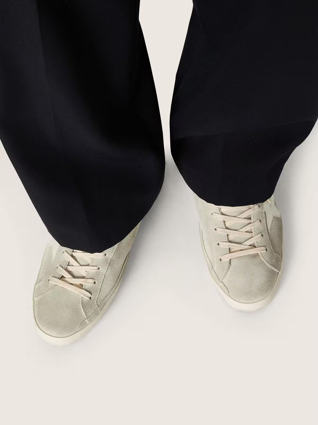 Golden Goose Super-Star in light gray suede with white leather star