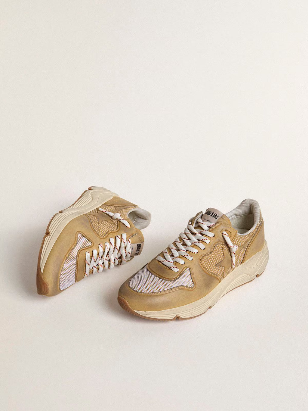 Golden Goose Sole in beige nubuck with beige leather star
