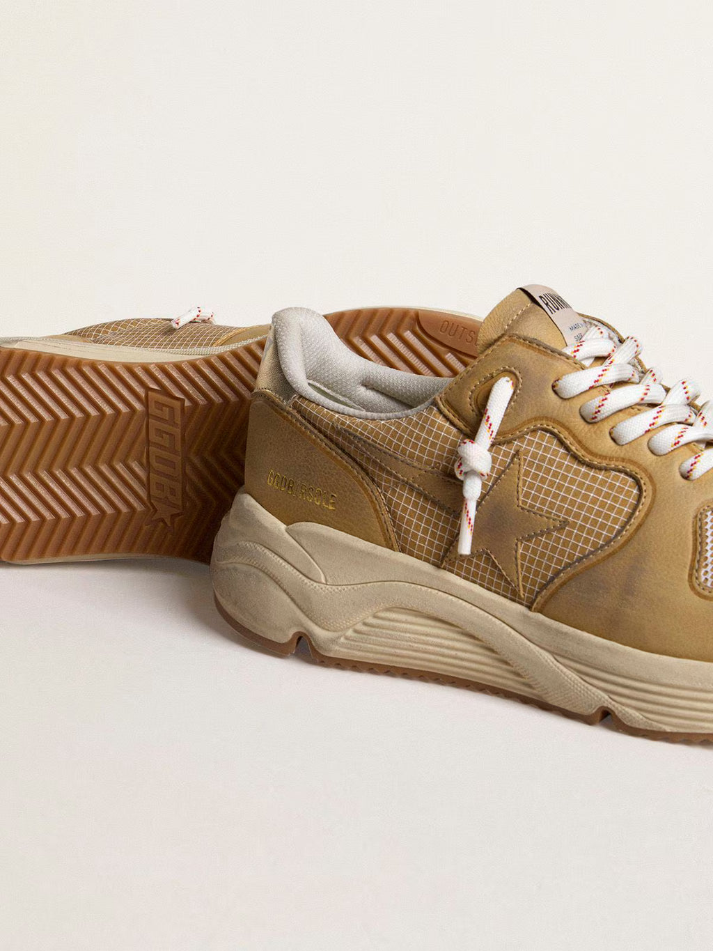 Golden Goose Sole in beige nubuck with beige leather star