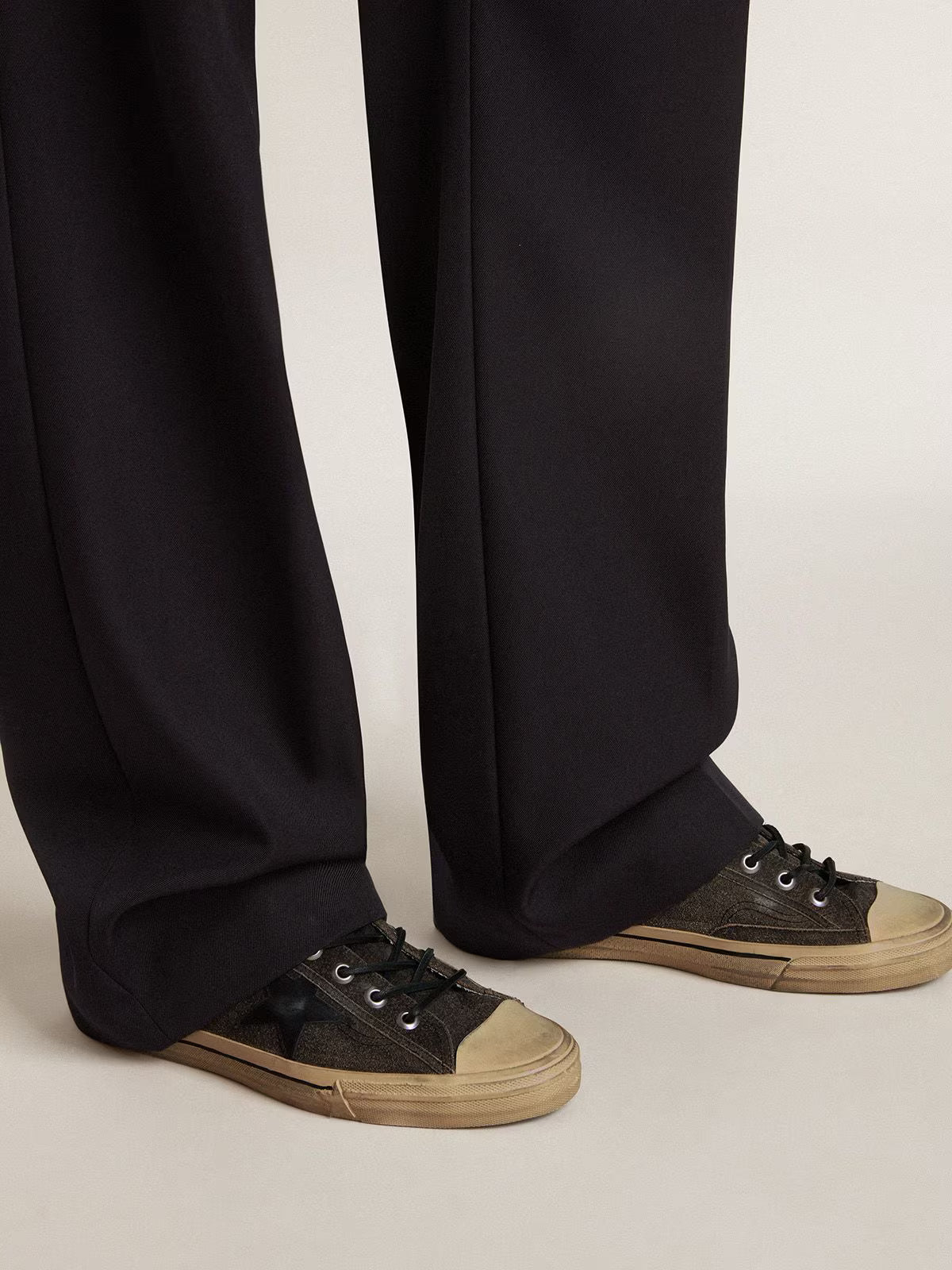 Golden Goose V-Star in black suede with black leather star