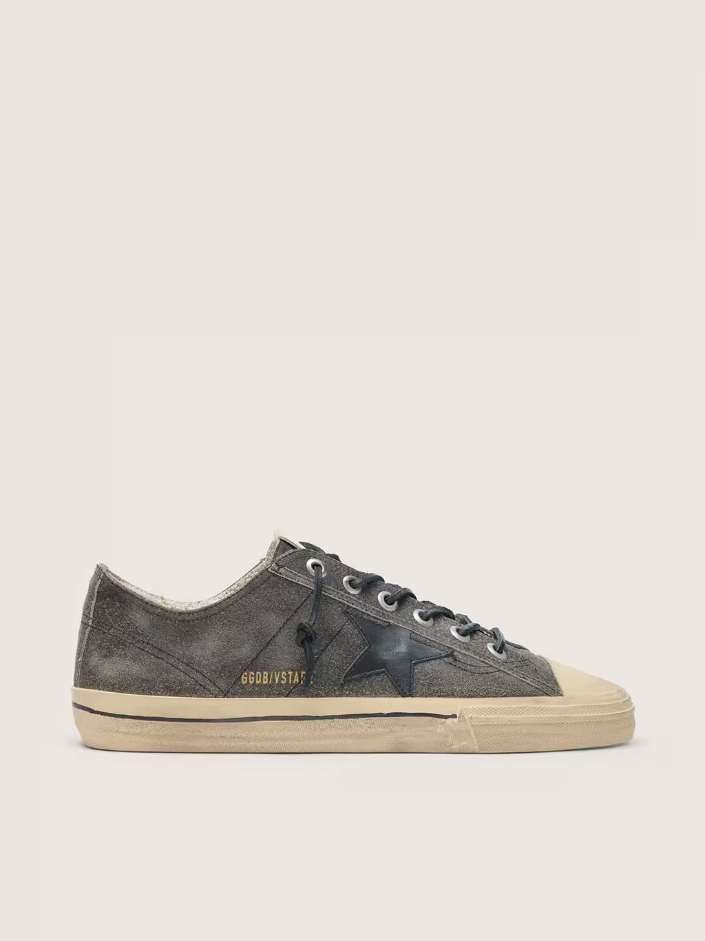 Golden Goose V-Star in black suede with black leather star