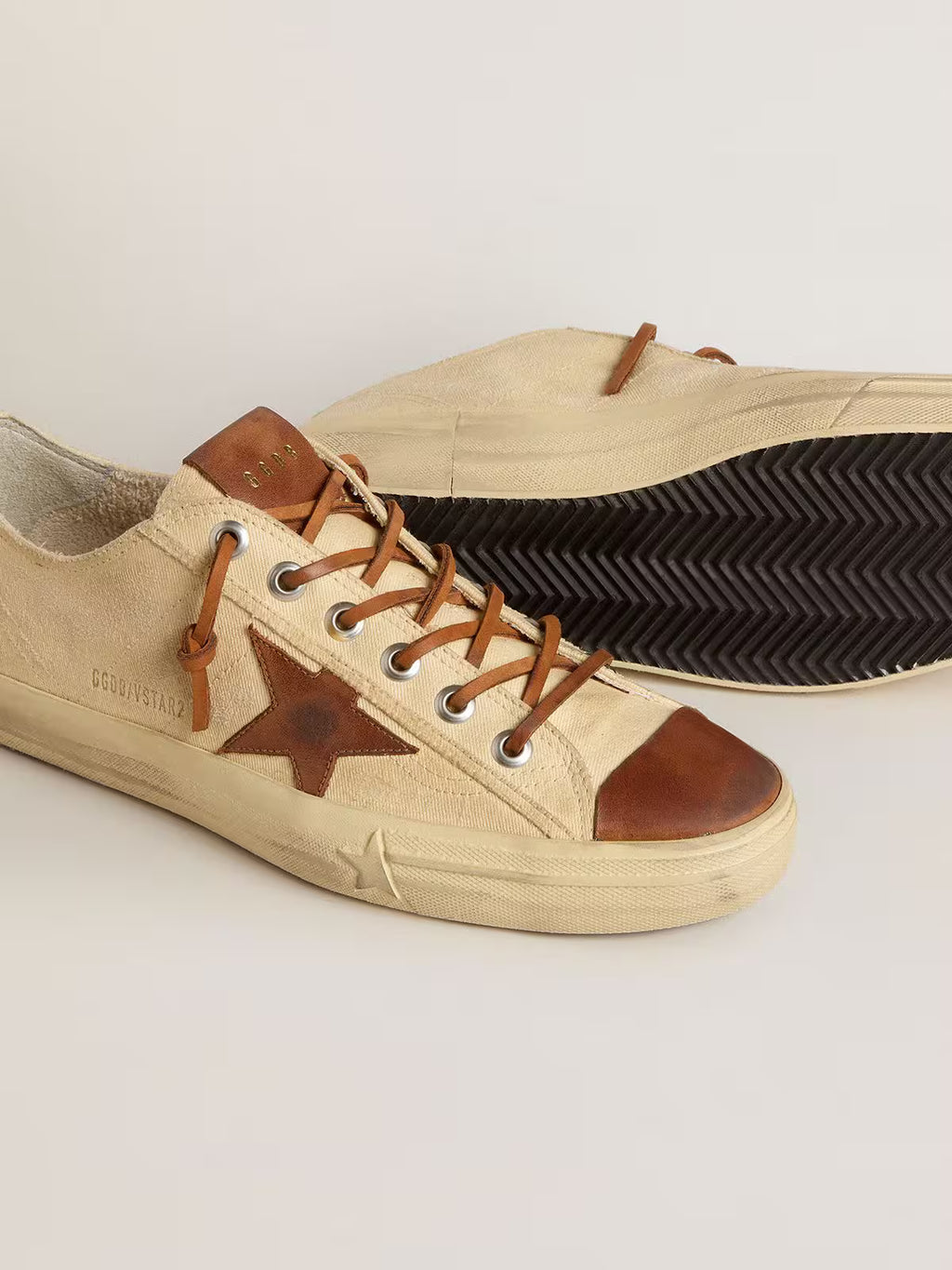 Golden Goose V-Star in cream canvas with tobacco leather star