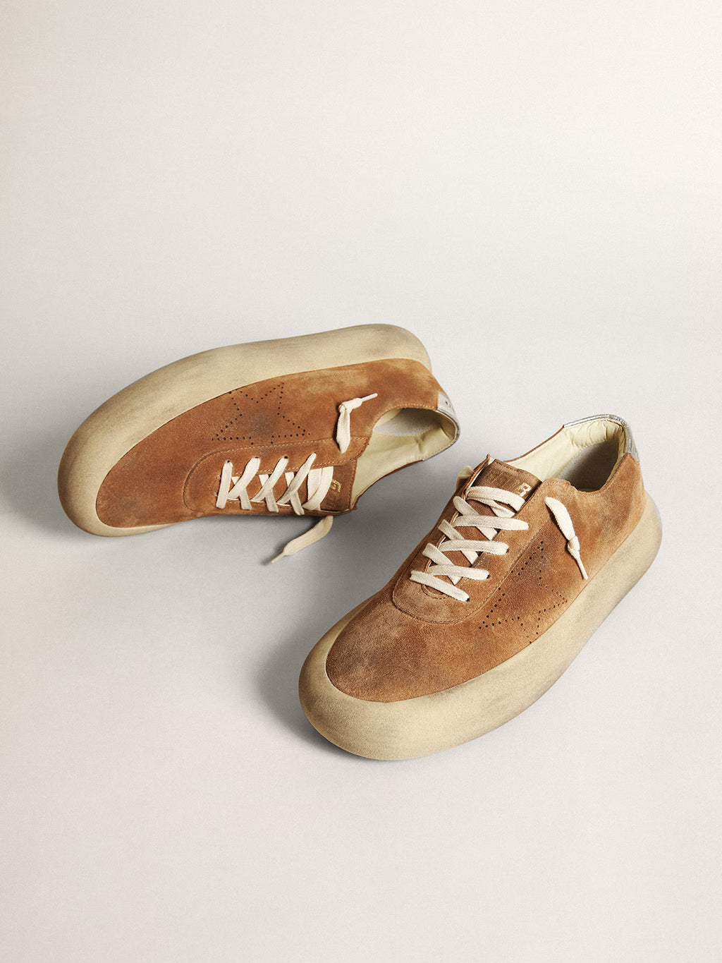 Golden Goose Space-Star in tobacco-colored suede