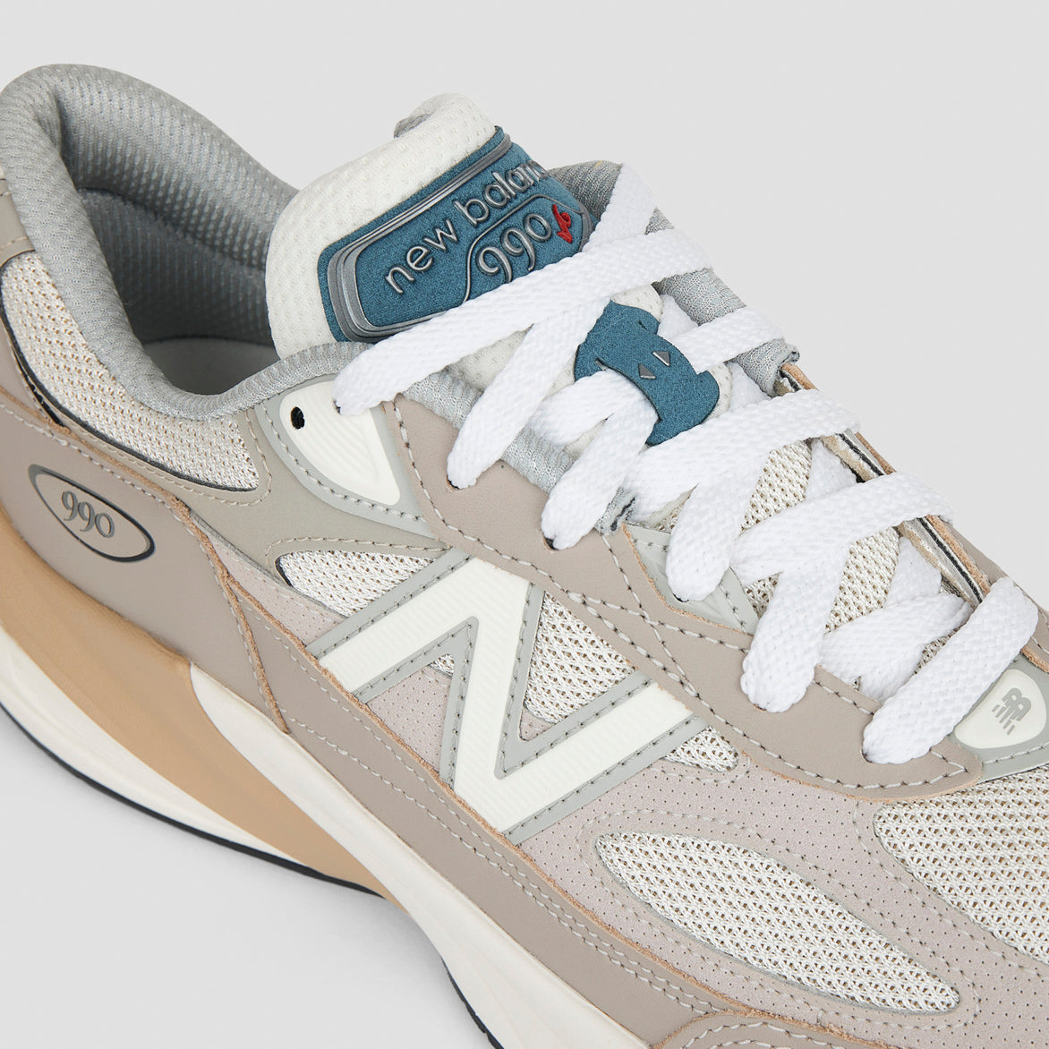 990V6 MADE IN USA "LIGHT MUSHROOM / MOONROCK"