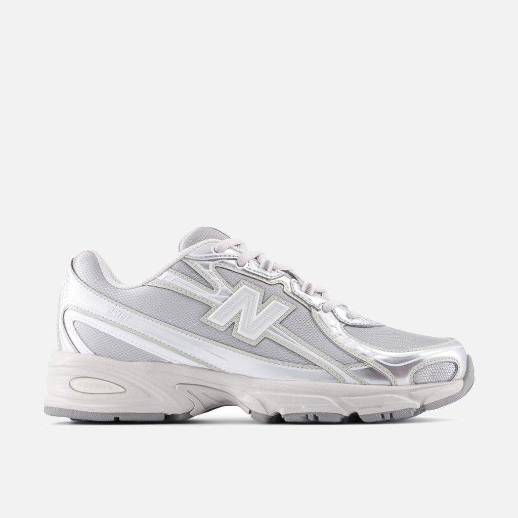 740 - METALLIC SILVER 877 C