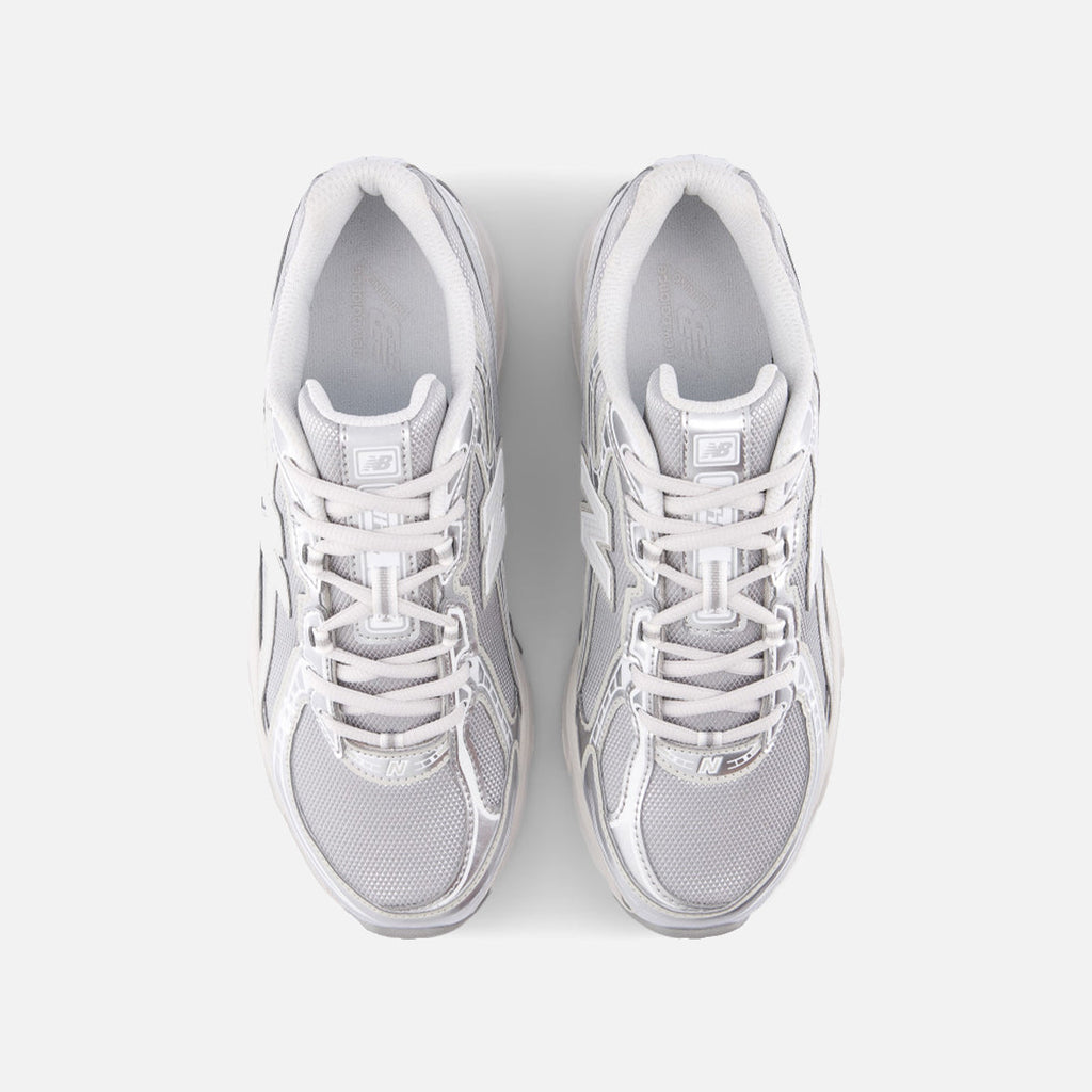 740 - METALLIC SILVER 877 C